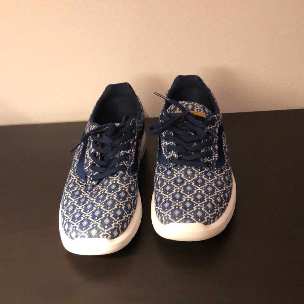 Vans - Picture 3 of 5